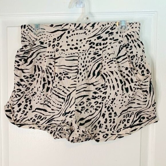H&M Animal Print Pleated Cotton Cuff Pocket Elastic Waist Lightweight Shorts - Picture 1 of 16